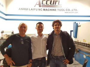 Hongaarse kliënte besoek ons ​​uitstalling