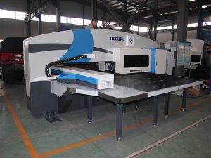 Gebruikte CNC-rewolwerponsdruk Indië